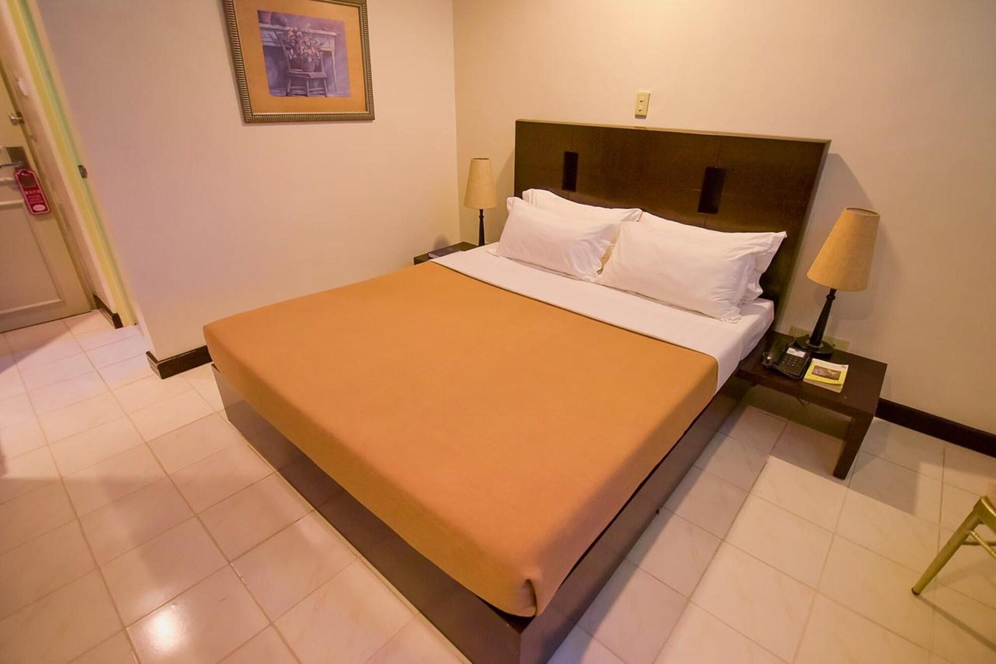Hotel Tavern Суригао Екстериор снимка