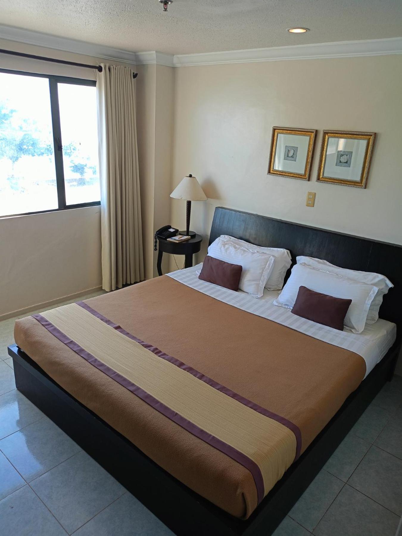 Hotel Tavern Суригао Екстериор снимка
