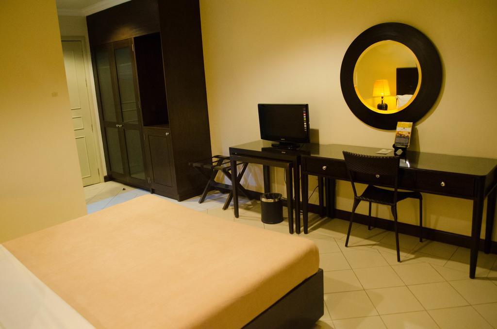 Hotel Tavern Суригао Екстериор снимка