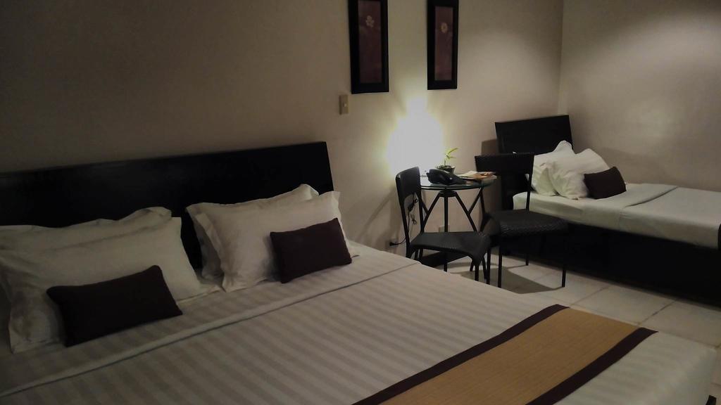 Hotel Tavern Суригао Екстериор снимка