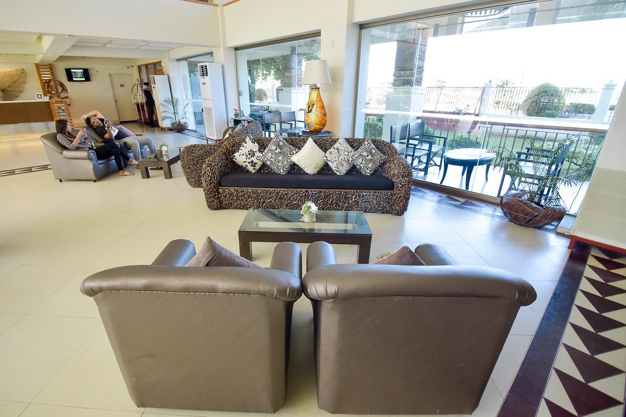 Hotel Tavern Суригао Екстериор снимка